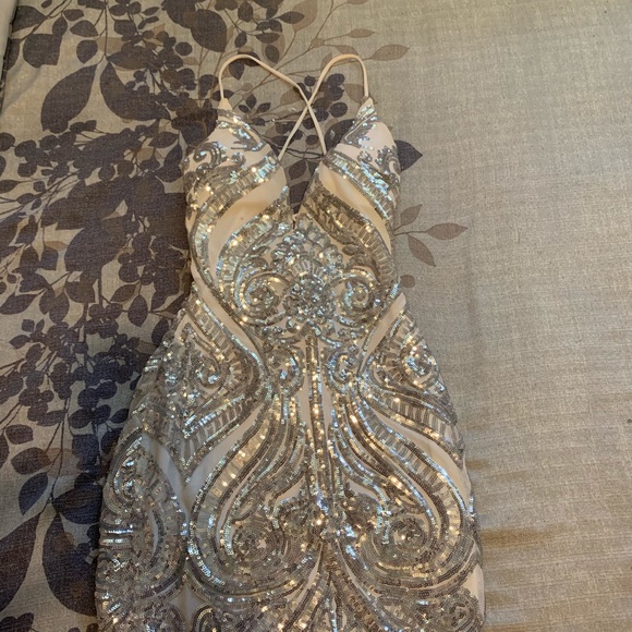 Beautiful plunge neck sequenced dress🤩 - Picture 3 of 5